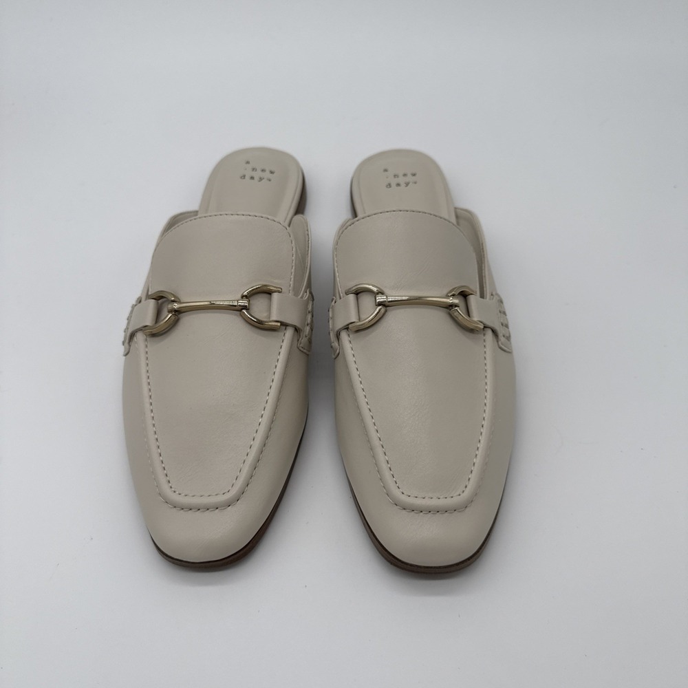 A New Day Women's Classic White Mule Shoes Gold Buckle Size 10